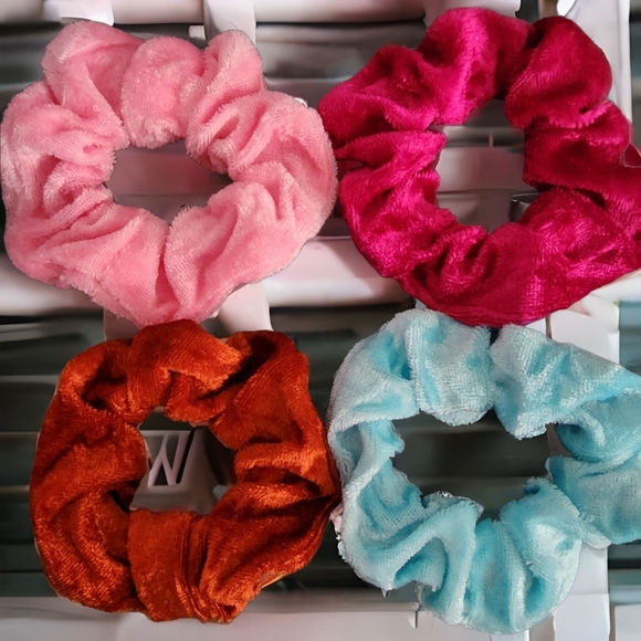 4pc Soft Velvet Scrunchies in Four Colors - Picture 10 of 13